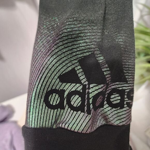 NWT Adidas holographic Crop Top size M D6 - Picture 4 of 4